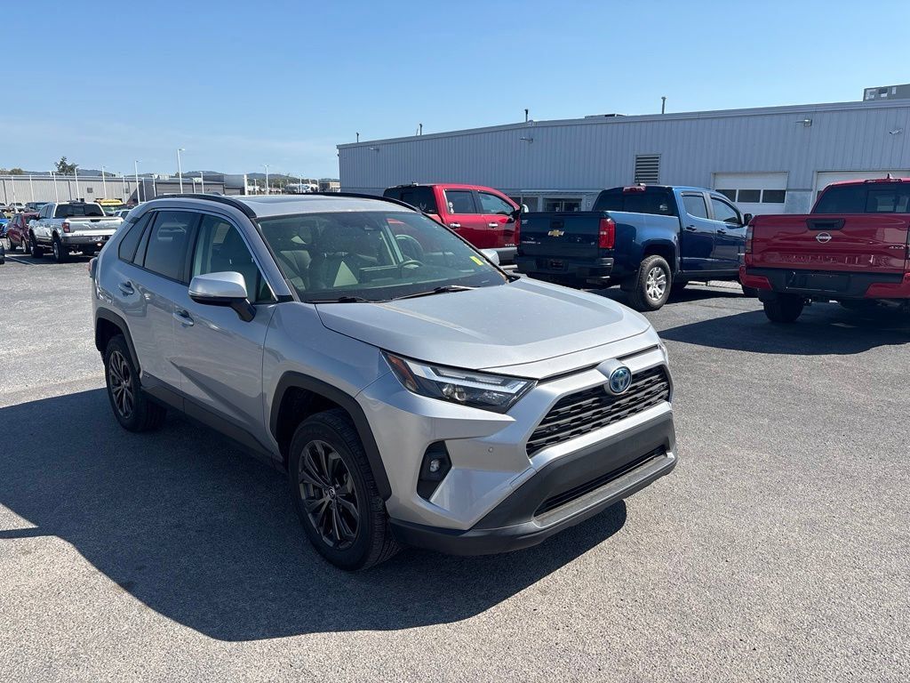 Used 2022 Toyota RAV4 XLE Premium AWD/4WD image 2