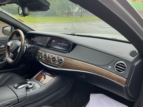 Used 2017 Mercedes-Benz S 550 Sedan image 21