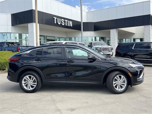 New 2025 Buick Envista Preferred image 2