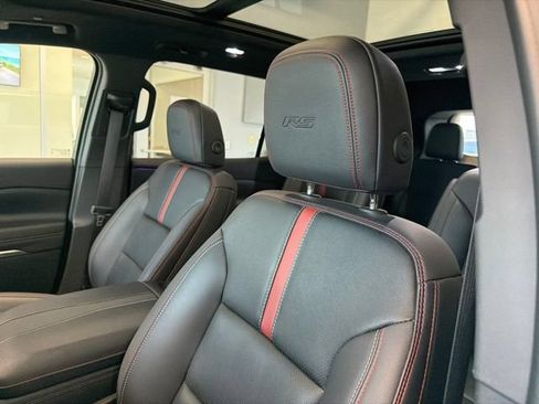 Used 2025 Chevrolet Traverse RS w/ LPO, Floor Liner Package AWD/4WD image 16