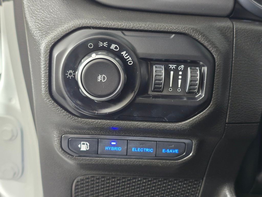 Used 2022 Jeep Wrangler Unlimited Rubicon 4xe AWD/4WD image 27