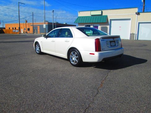 Used 2006 Cadillac STS 4dr Sdn V8 w/ Preferred Equipment Group image 3