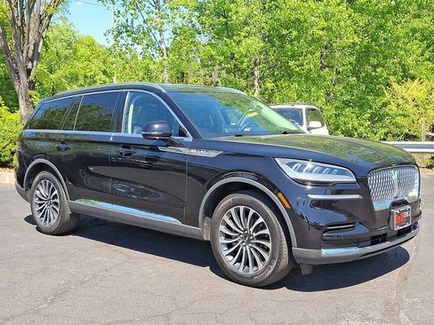 Used 2023 Lincoln Aviator AWD w/ Premium Package image 2