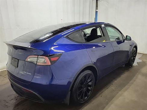 Used 2021 Tesla Model Y Long Range image 10