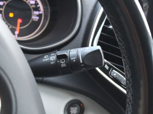 Used 2019 Jeep Cherokee Limited image 27