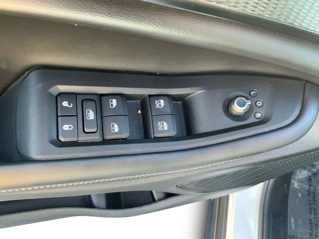 Used 2025 Jeep Grand Cherokee Altitude AWD/4WD image 16