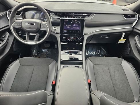 New 2025 Jeep Grand Cherokee L Altitude image 10