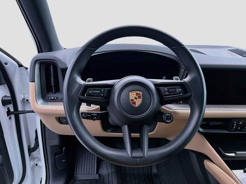 Certified 2025 Porsche Cayenne AWD/4WD image 12