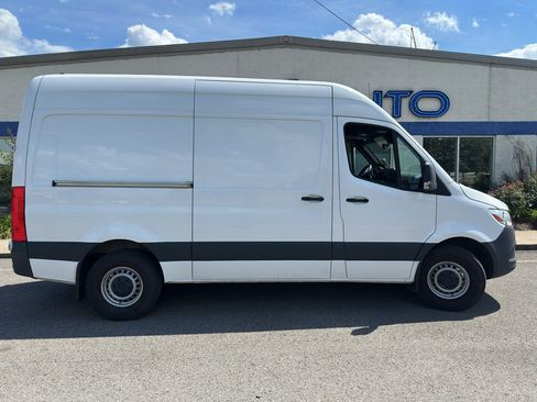 Used 2023 Mercedes-Benz Sprinter 2500 image 3
