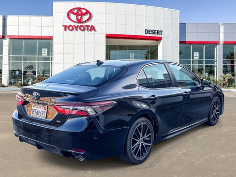 Used 2021 Toyota Camry SE w/ Convenience Package FWD image 6