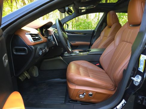 Used 2022 Maserati Ghibli GT image 11