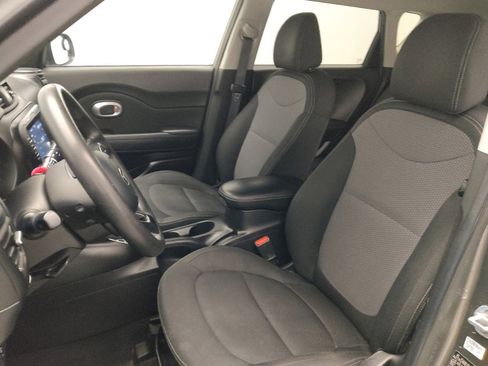 Used 2019 Kia Soul + image 17