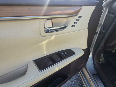 Used 2016 Lexus ES 300h w/ Navigation System Package FWD image 19