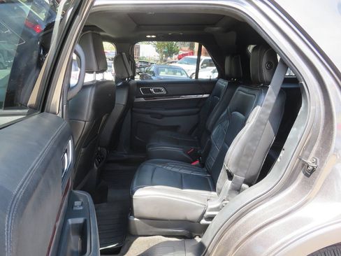 Used 2018 Ford Explorer Platinum AWD/4WD image 21