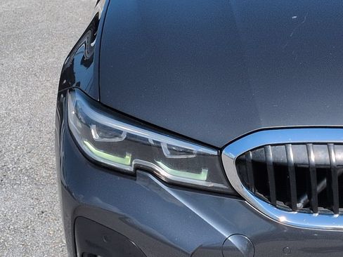 Used 2021 BMW 330i Sedan w/ M Sport Package RWD image 10
