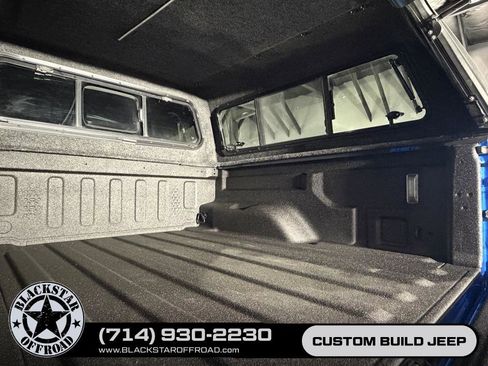 Used 2024 Jeep Gladiator Rubicon w/ Technology Group AWD/4WD image 13
