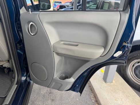 Used 2005 Jeep Liberty Renegade w/ Luxury Group AWD/4WD image 27