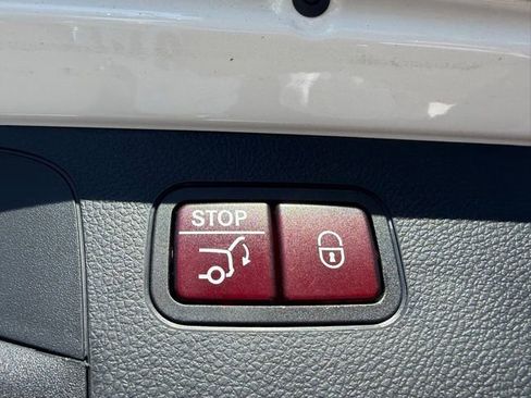 Used 2022 Mercedes-Benz GLC 300 4MATIC w/ Multimedia Package Lite image 7