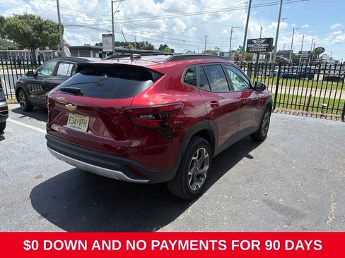 Used 2025 Chevrolet Trax LT w/ LT Convenience Package FWD image 3