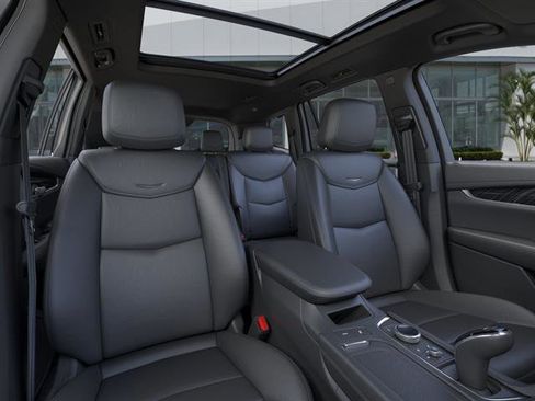 Used 2025 Cadillac XT6 Premium Luxury FWD image 17