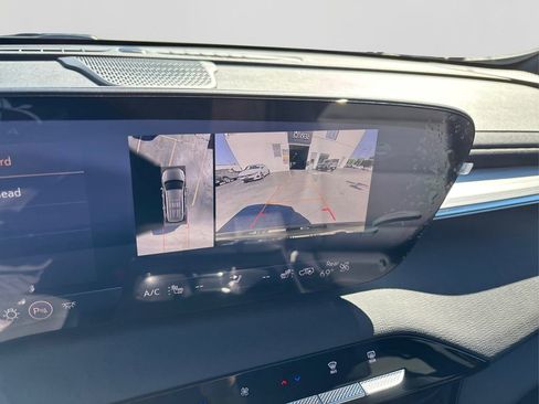 Used 2025 Buick Enclave Preferred w/ LPO, All-Weather Package image 31