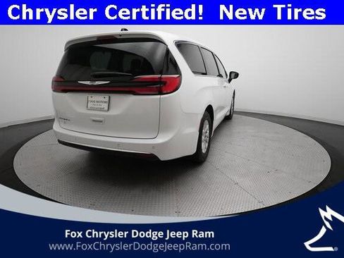 Certified 2024 Chrysler Pacifica Touring-L image 35