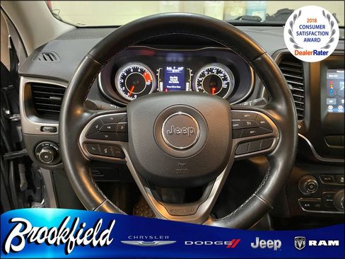 Used 2019 Jeep Cherokee Latitude Plus w/ Cold Weather Group AWD/4WD image 28