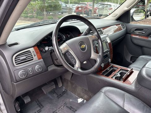 Used 2013 Chevrolet Suburban LTZ AWD/4WD image 17
