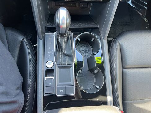 Used 2022 Volkswagen Atlas Cross Sport SE image 28