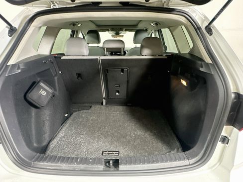 Used 2022 Volkswagen Taos SE w/ Panoramic Sunroof Package FWD image 28