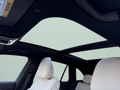 Certified 2025 Mercedes-Benz GLC 300 image 26
