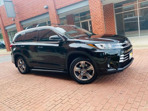 Used 2019 Toyota Highlander Limited Platinum image 1
