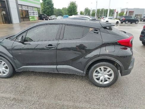 Used 2021 Toyota C-HR LE FWD image 12