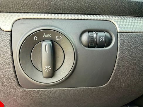Used 2008 Volkswagen R32 AWD/4WD image 39