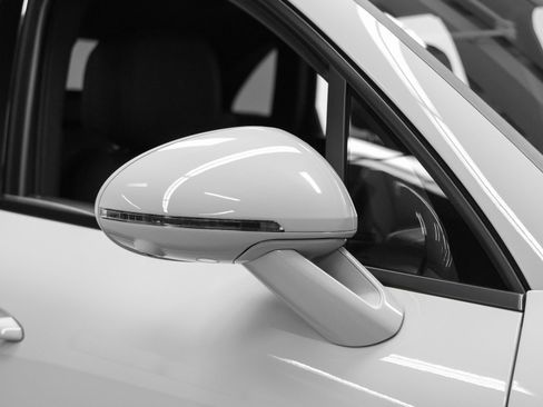 New 2026 Porsche Macan image 14