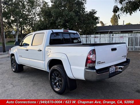 Used 2015 Toyota Tacoma PreRunner w/ SR5 Package RWD image 4