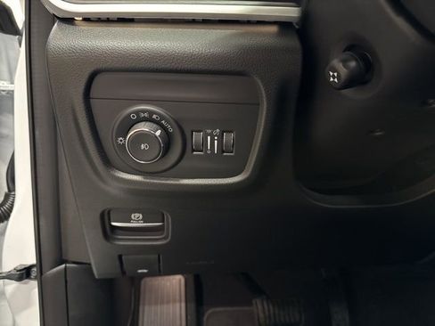 New 2025 Jeep Grand Cherokee Limited w/ Luxury Tech Group II AWD/4WD image 28