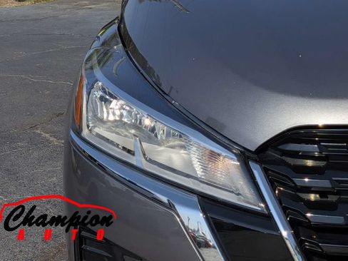 Used 2023 Nissan Kicks S FWD image 11
