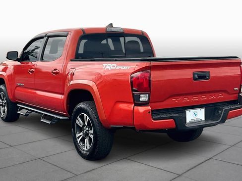 Used 2018 Toyota Tacoma TRD Sport image 11