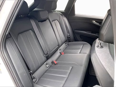 Used 2024 Audi Q4 e-tron Prestige AWD/4WD image 20