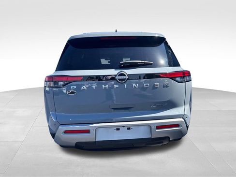 Used 2023 Nissan Pathfinder Platinum FWD image 4