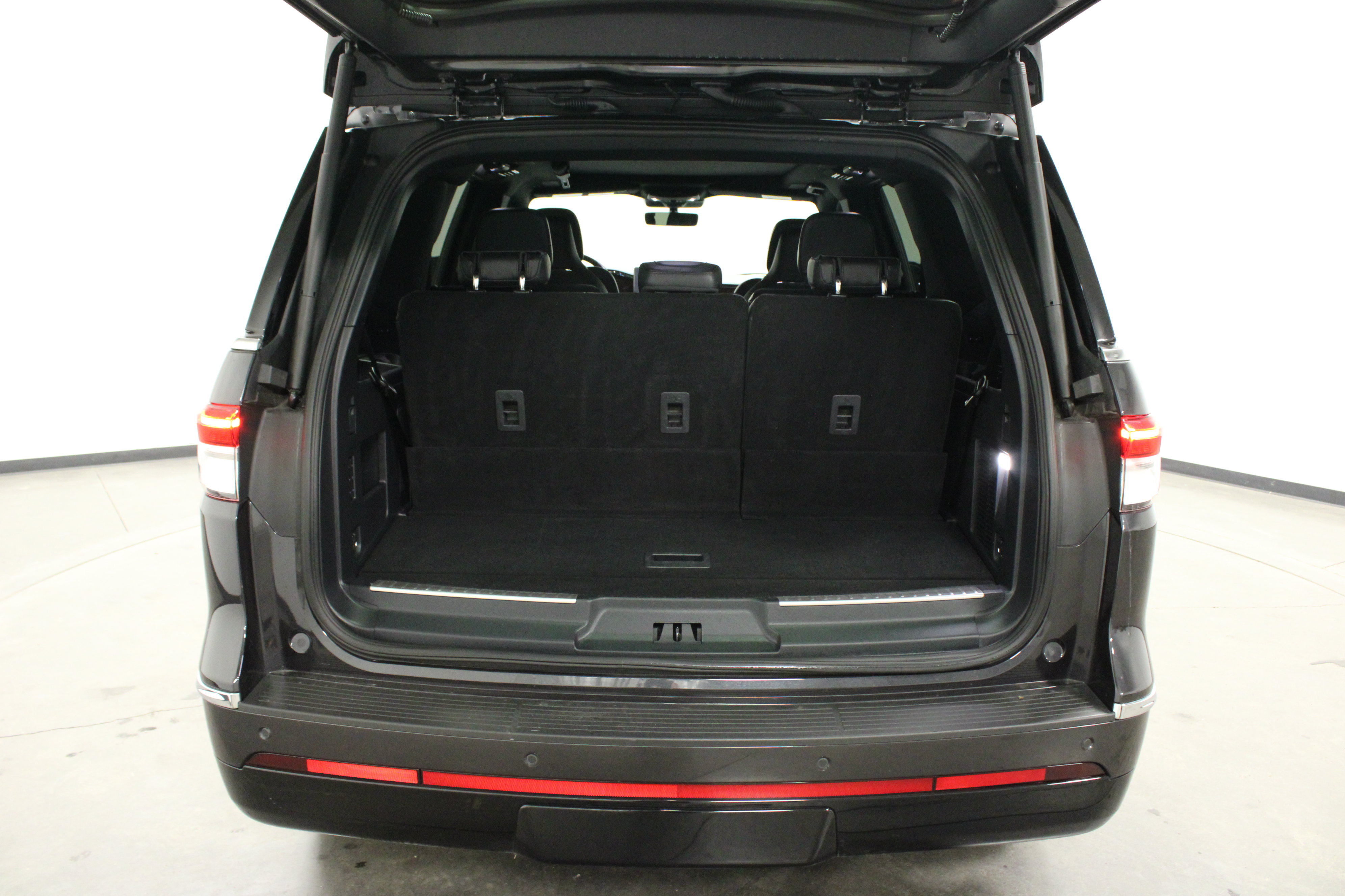 Used 2024 Lincoln Navigator Reserve AWD/4WD image 14