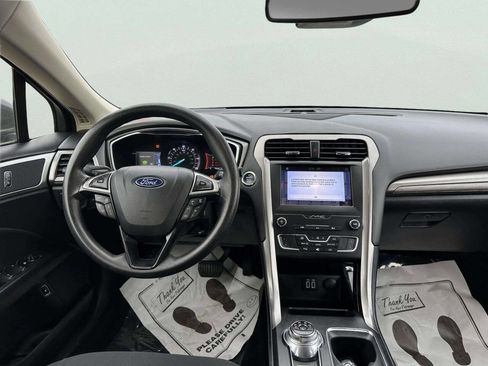 Used 2019 Ford Fusion SE FWD image 17