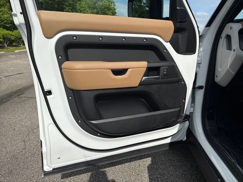 New 2025 Land Rover Defender 130 X-Dynamic SE image 11