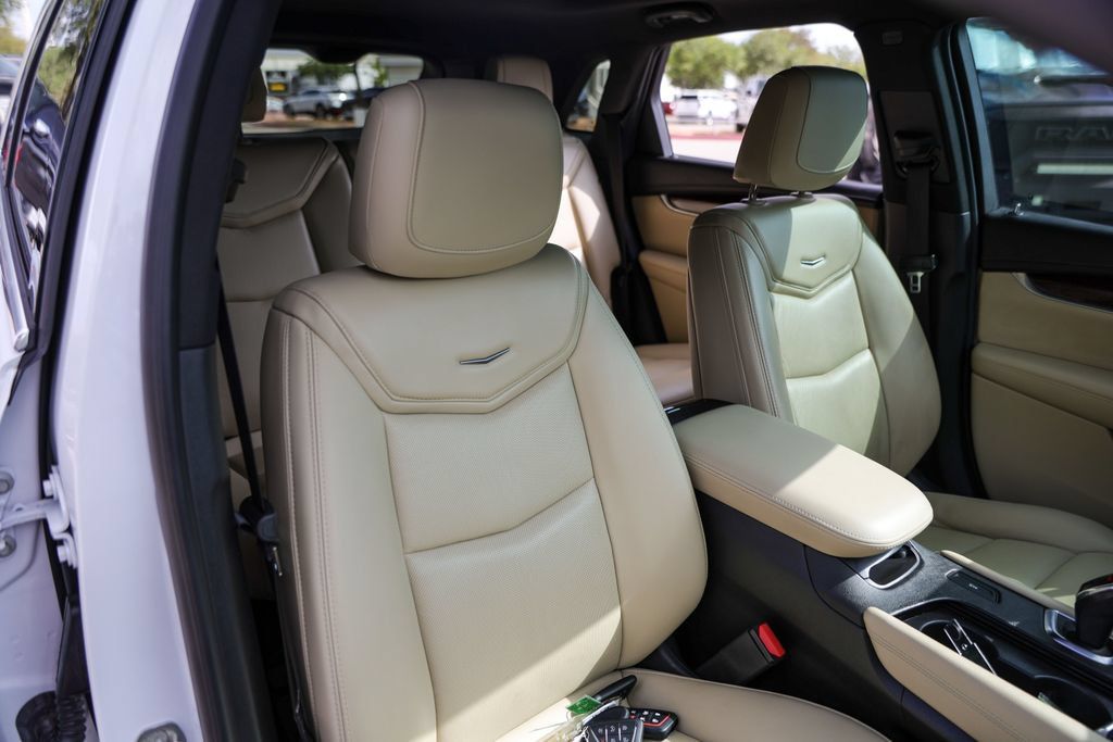 Used 2018 Cadillac XT5 Luxury w/ Driver Awareness Package FWD image 30