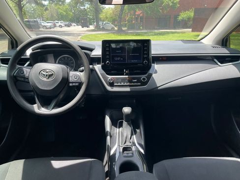 Used 2021 Toyota Corolla LE FWD image 16