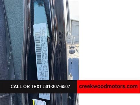 Used 2017 Jeep Wrangler Unlimited Sahara w/ Connectivity Group AWD/4WD image 17