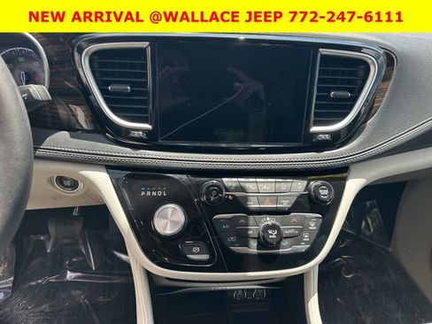 Used 2025 Jeep Wrangler Sahara image 39