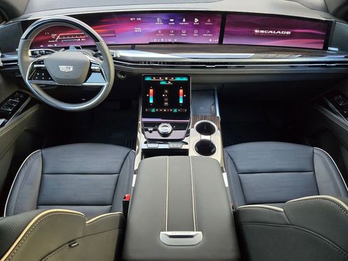 New 2026 Cadillac Escalade Luxury w/ LPO, Floor Liner Package image 13