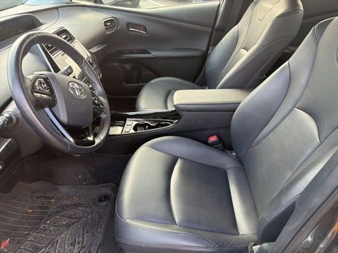 Used 2019 Toyota Prius XLE image 4